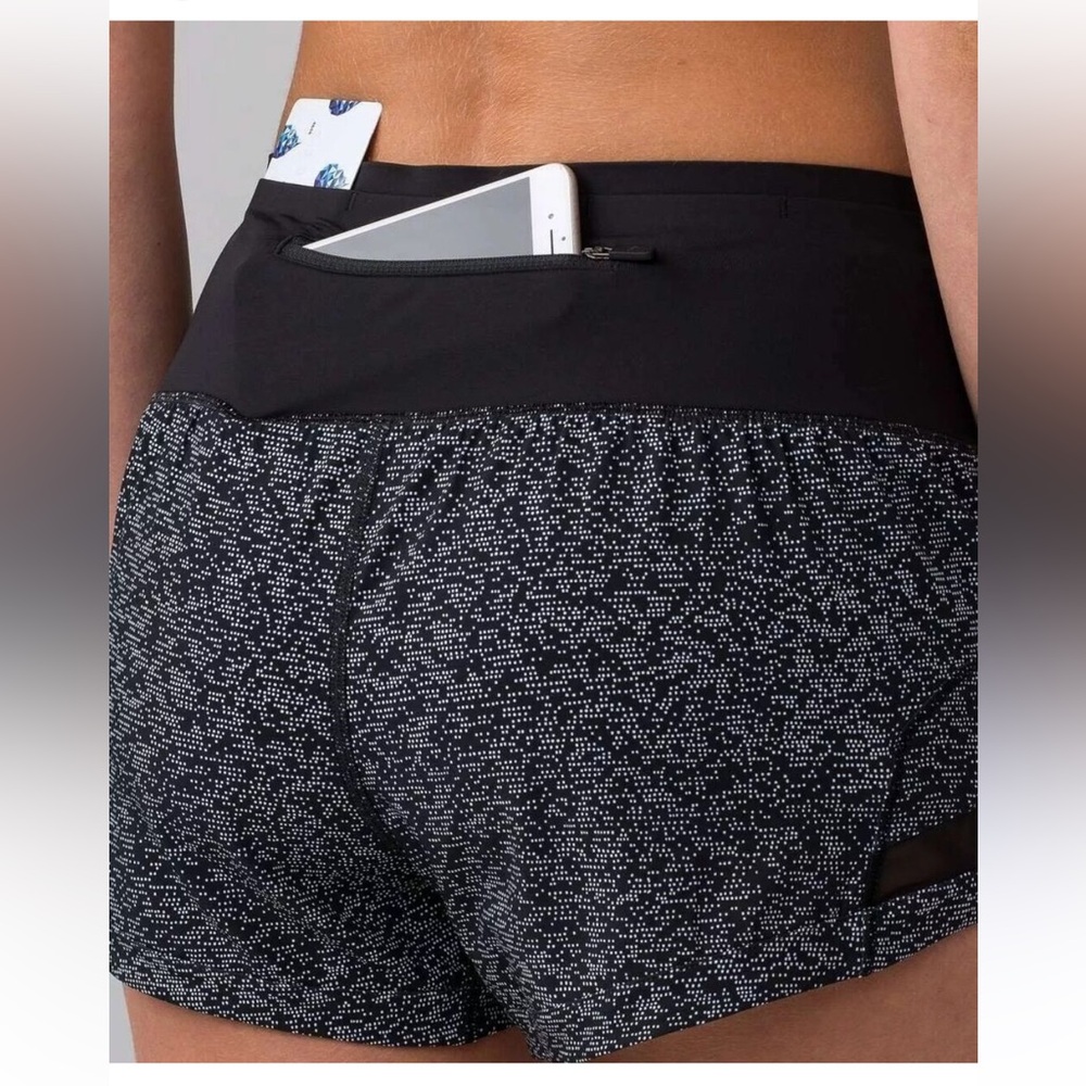 Lululemon Pace Perfect Short Size 6 Pattern In Sound Wave Black White